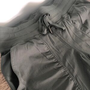 Dance studio mid rise crop in army green